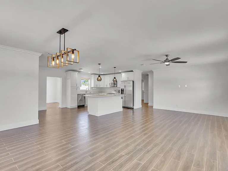 204 W Whitney Dr — Photo 9