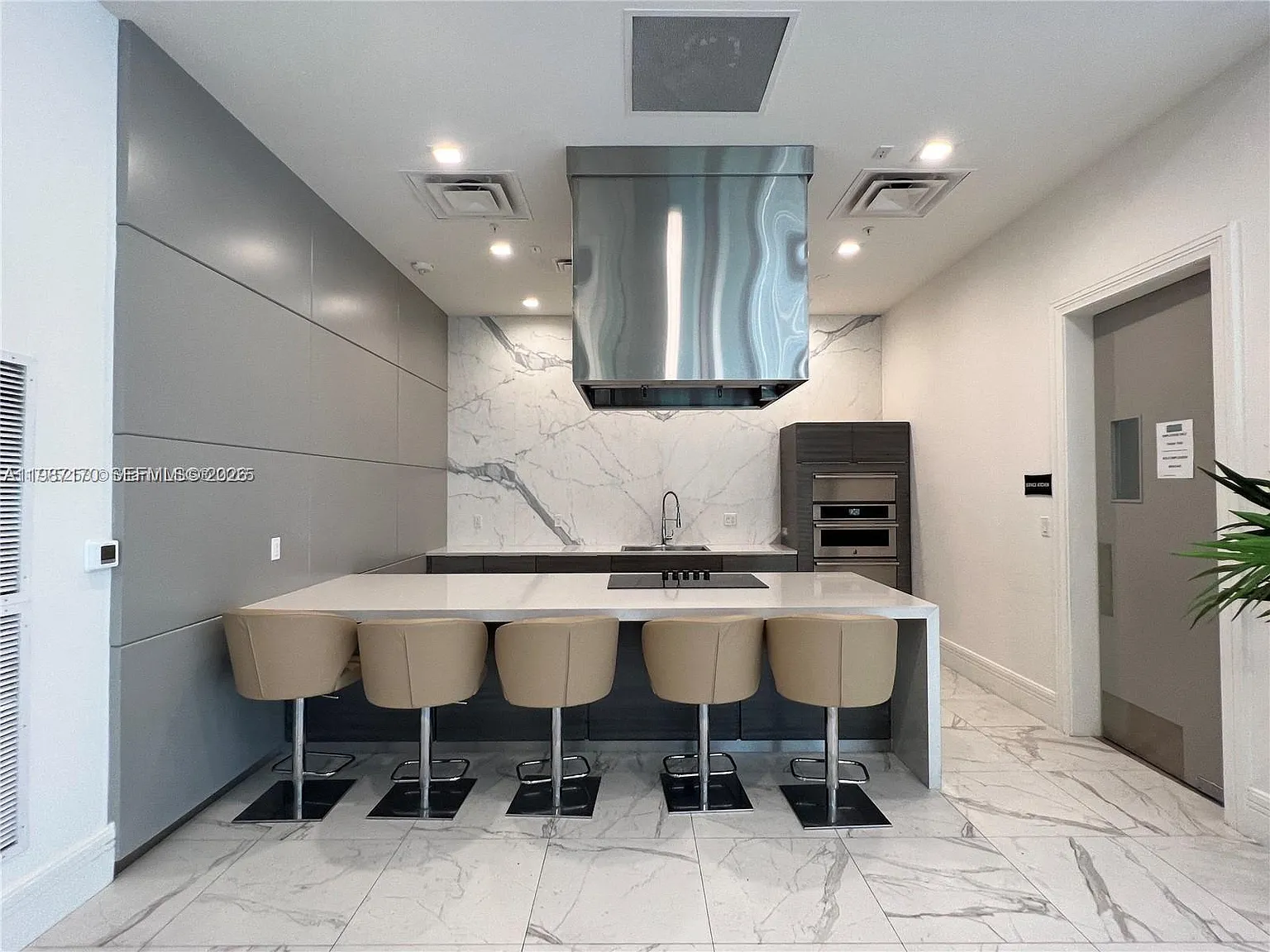Downtown Doral South Phas — Photo 2