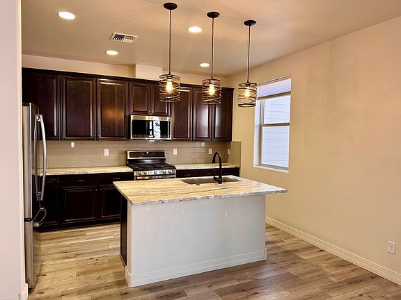 KITCHEN WITH KITCHEN ISLAND