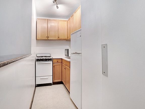 5th image of 35 E 38th St #2AF