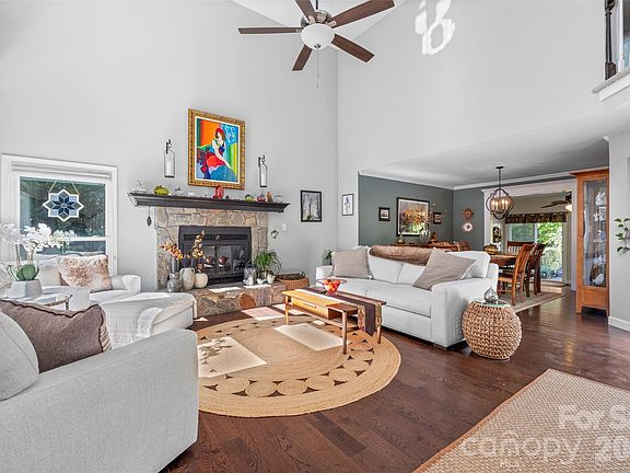 5th image of 1326 Clifflure Ln