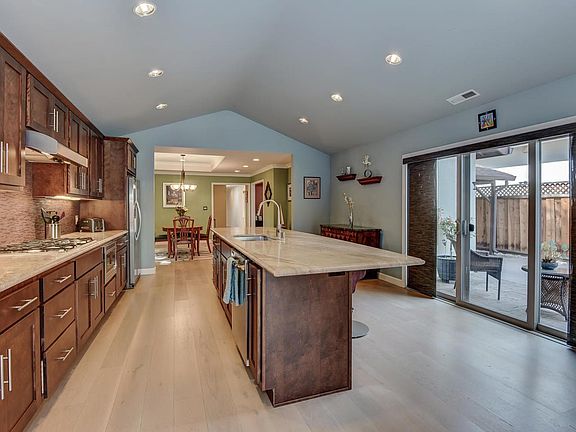 4th image of 1469 Richards Ave
