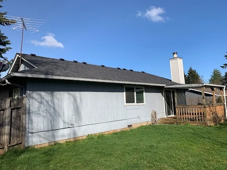 2142 Maplewood Dr S — Photo 21