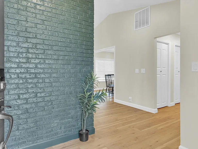 4011 Danbury Dr — Photo 4