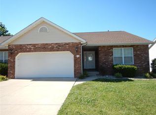 2203 Madero Dr, Belleville, IL 62221
