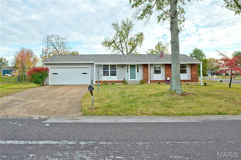 5374 Butler Hill Estates Dr photo 1