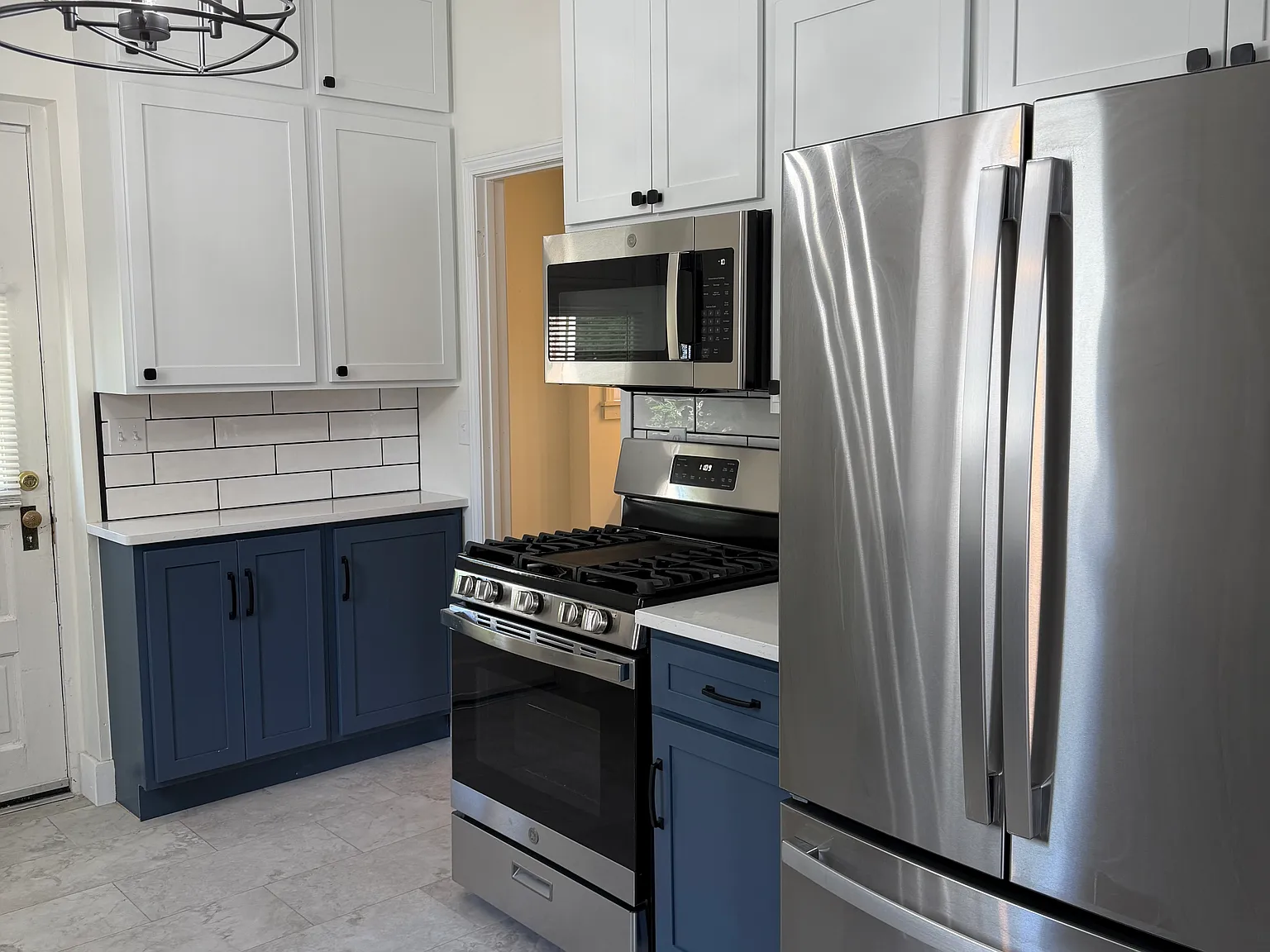 3 bed, 1.5 bath, 1600 sqft, $2,700 — Photo 3