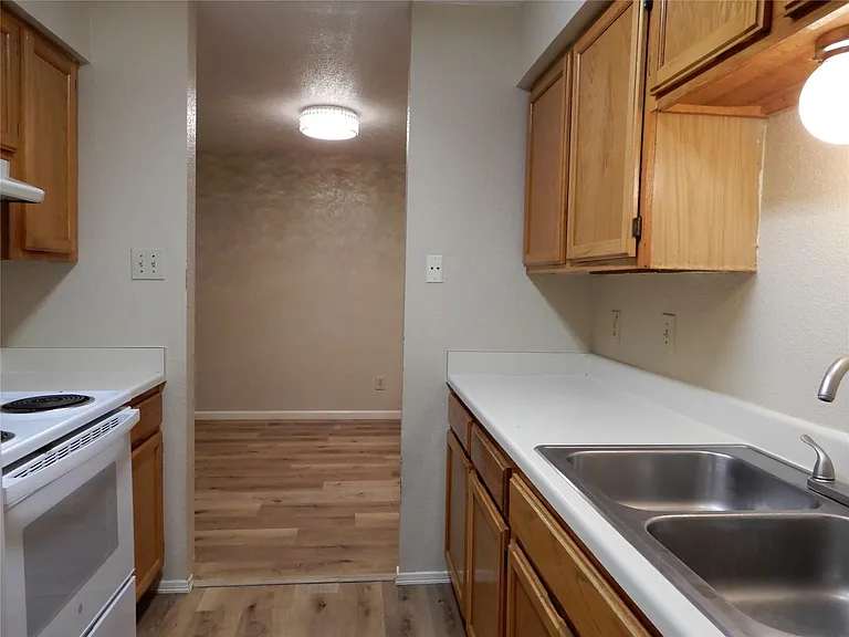 9797 Leawood Blvd #902 — Photo 8