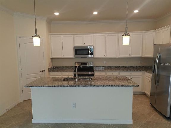4th image of 9832 Hilltop Dr