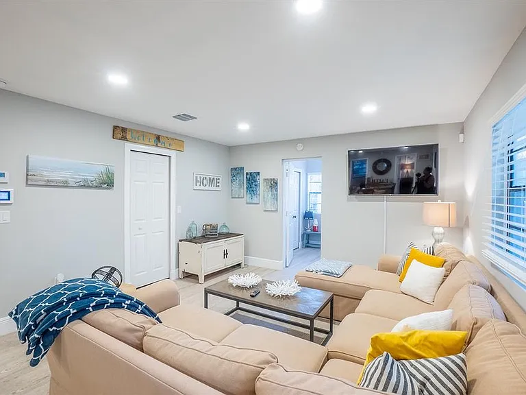 244 Lexington Dr — Photo 23