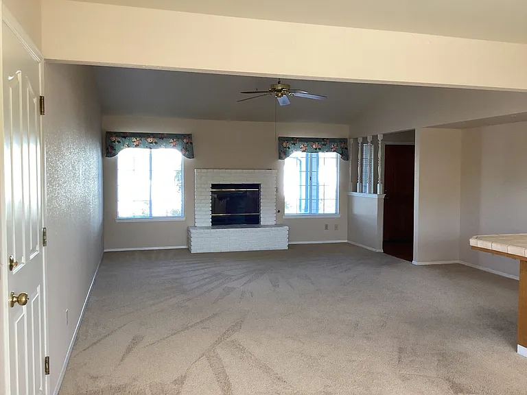 6589 N Maroa Ave #114 — Photo 4