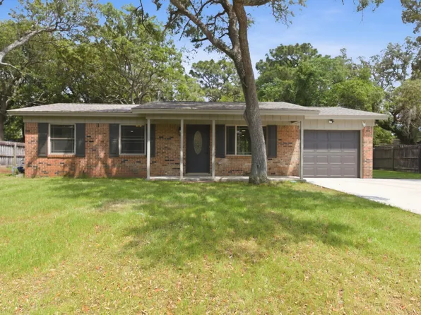 54 Berwick Cir, Shalimar, FL 32579