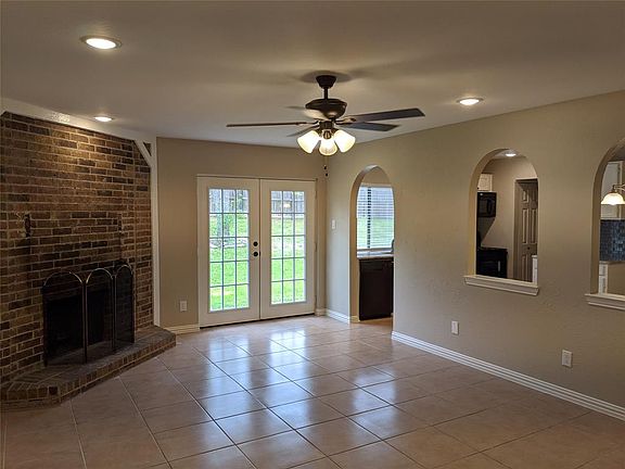 3rd image of 1425 Frio Ln