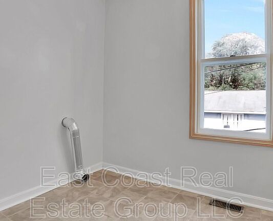 4th image of 441 Carrollton Ave