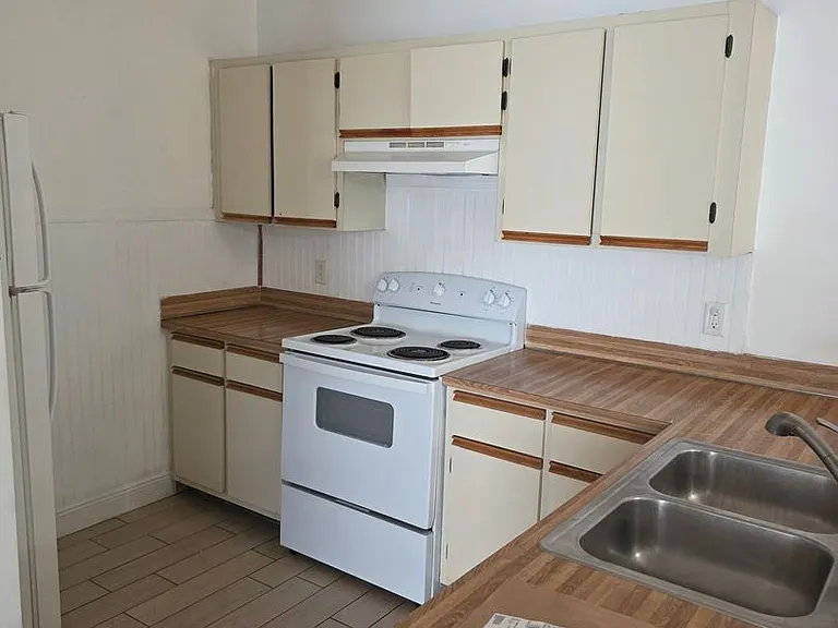 6031 Scotchwood Gln #204 — Photo 4