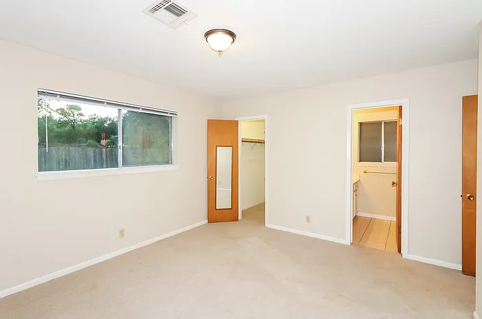 9 Hillcrest St — Photo 10