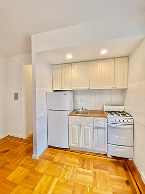 Rented by Waverly Realty Associates | media 18