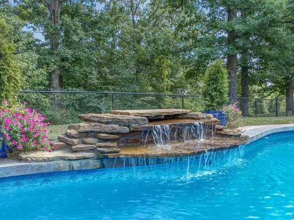 12912 Moore Ln, Gravette, AR 72736