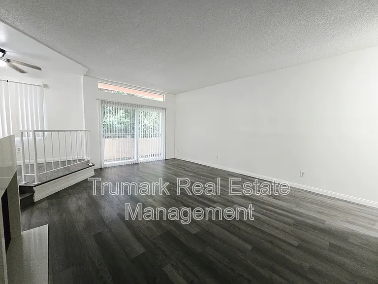 14605 Burbank Blvd #103 — Photo 13