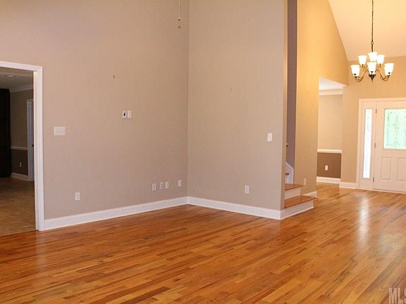 4th image of 2966 Dogwood St