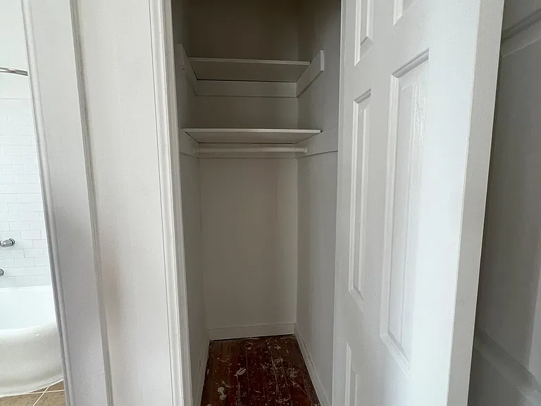 3332 Steuben Ave — Photo 2