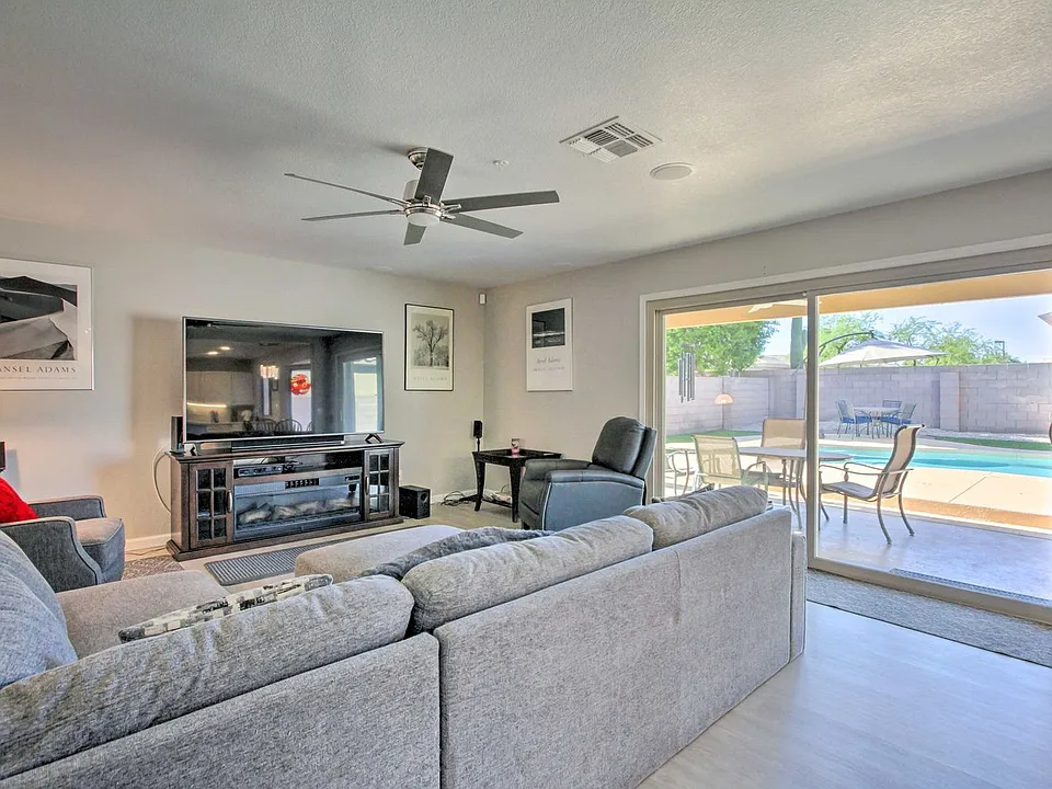 9718 E Gelding Dr #ID1625076P