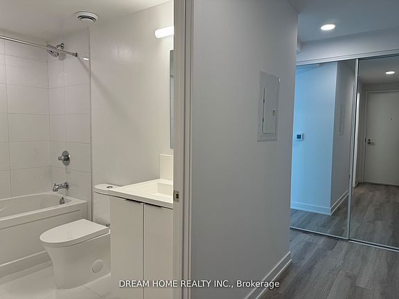 3rd image of 238 Simcoe St #1807