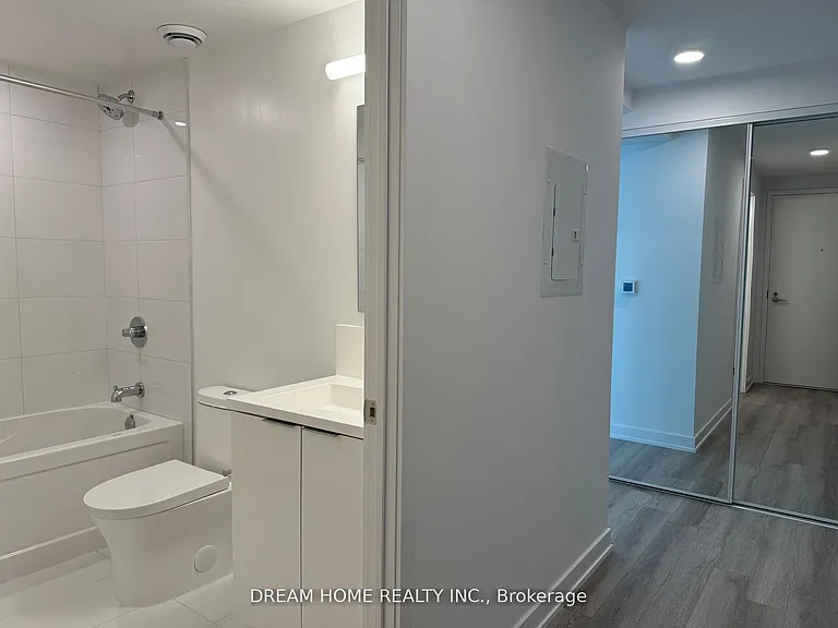 238 Simcoe St #1807 — Photo 3