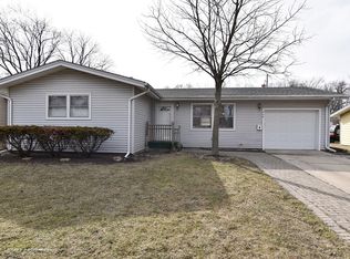 249 S 17th St, St Charles, IL 60174