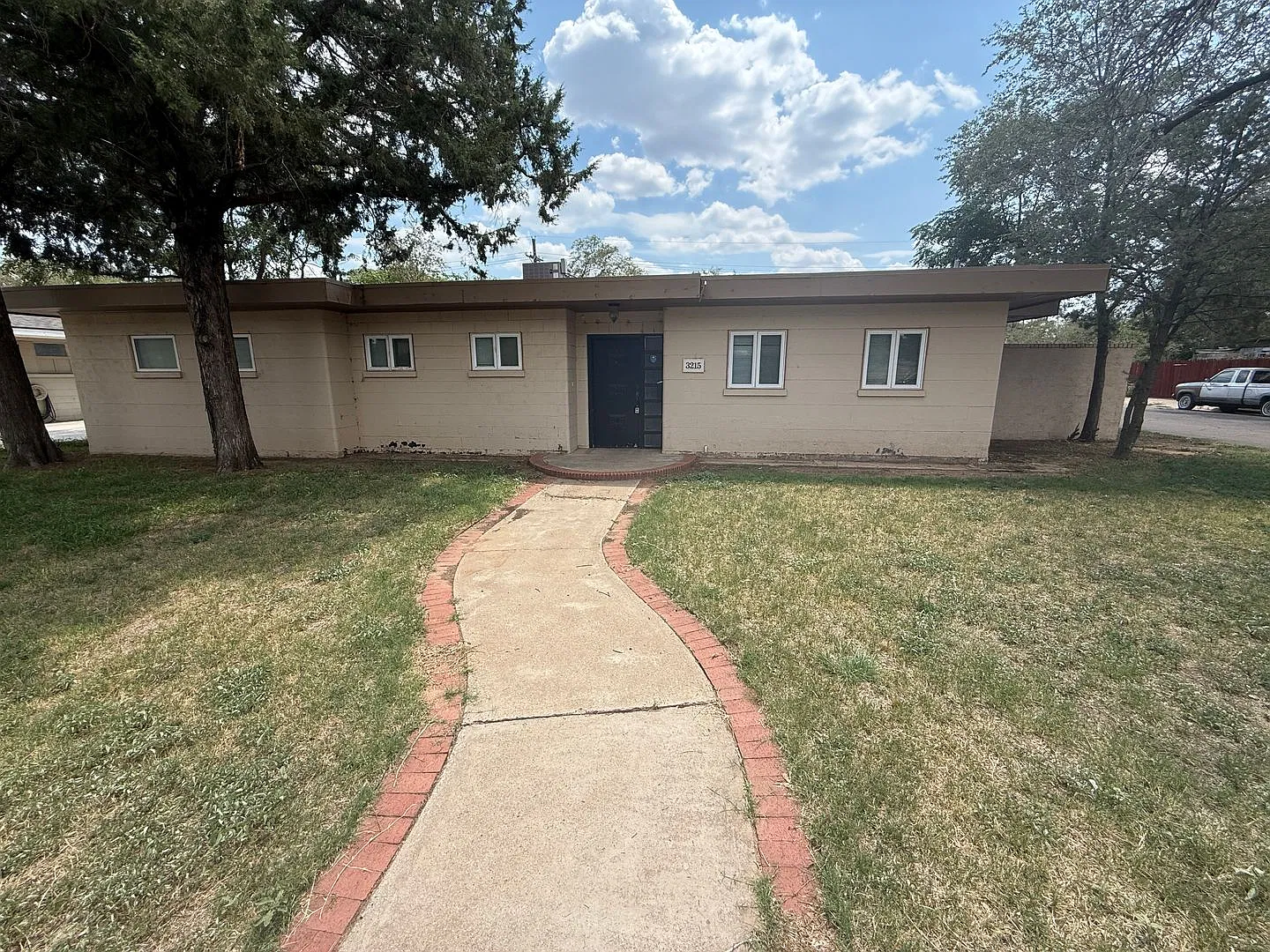 Available NOW! 5 Bedroom 2 bath in Tech Terrace! — Photo 1