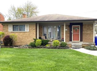 31150 Spring Ct E, Fraser, MI 48026