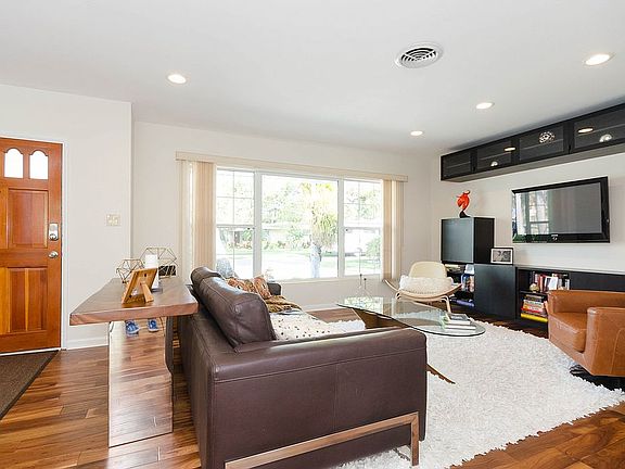 4th image of 7959 Garden Dr N