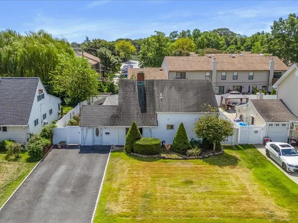 236 Duckpond Drive S, Wantagh, NY 11793