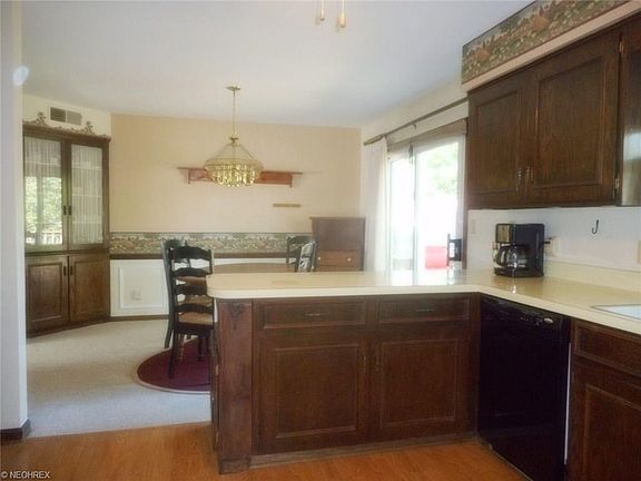 3rd image of 214 Owosso Ave