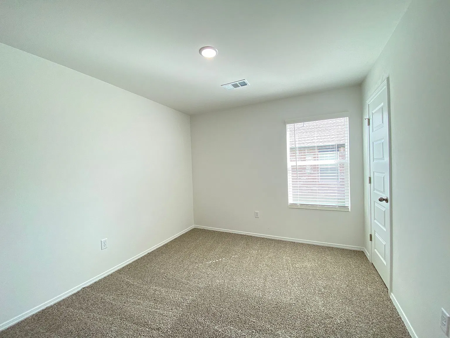 148 Preston — Photo 3