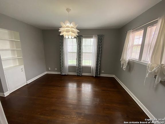5th image of 406 E Crestline Dr