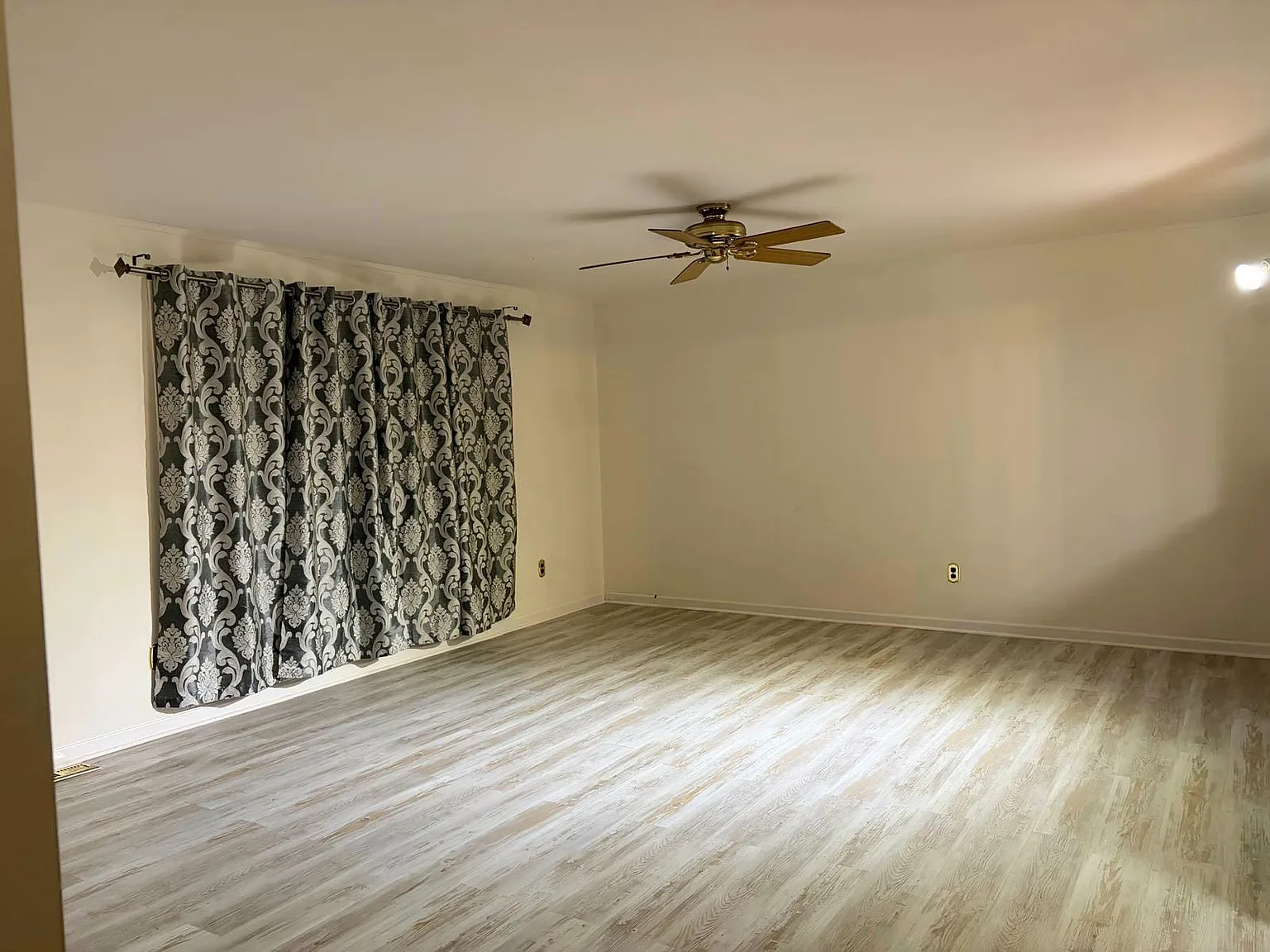 4 bed, 2.5 bath, 1540 sqft, $2,800 — Photo 3