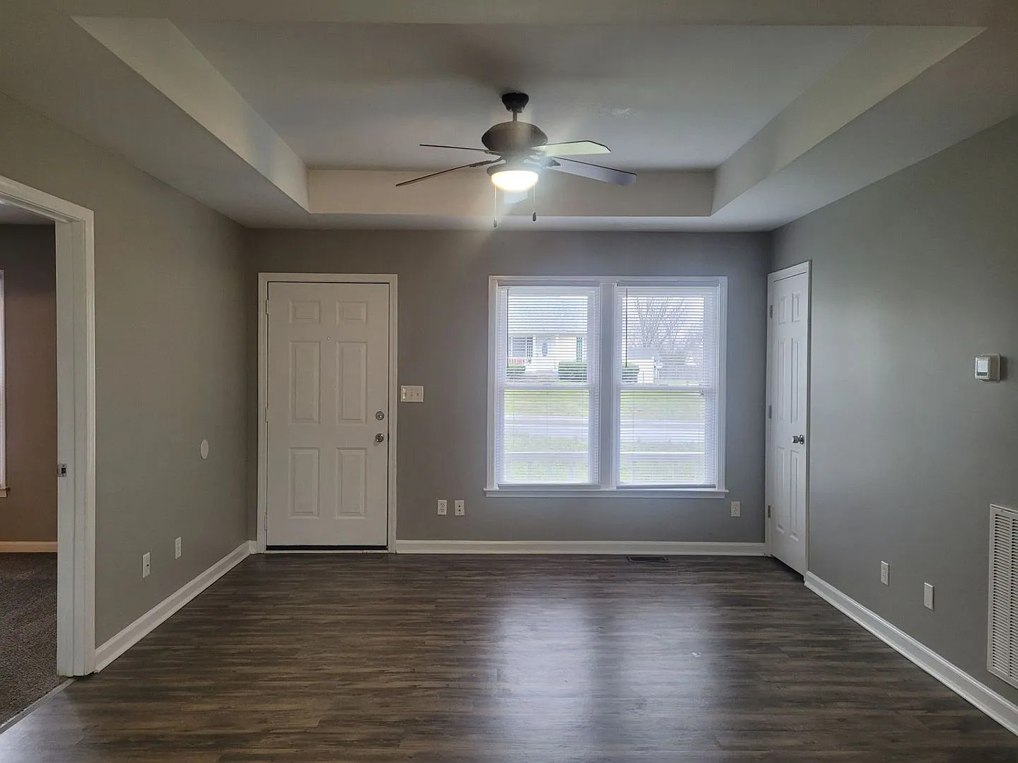 $1250 - 3 Bedroom 2 Bath Ranch Home — Photo 2