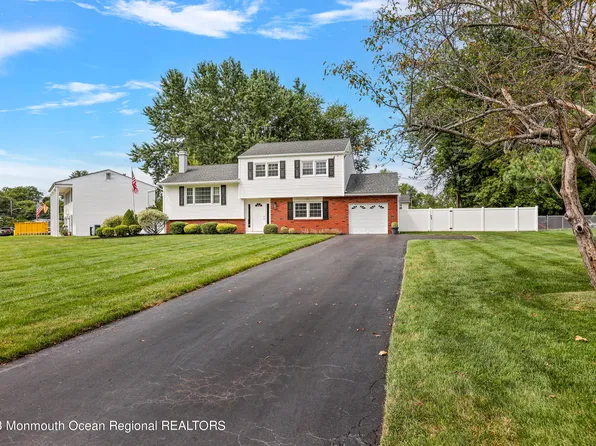 8 Greenleaf Drive, Manalapan, NJ 07726