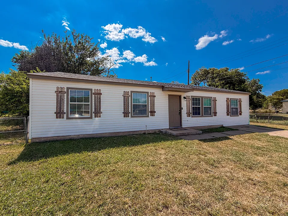 2226 NW 26th St