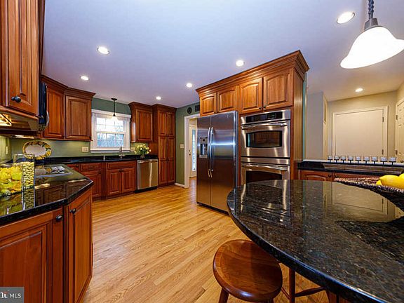 3rd image of 9697 Holly Oak Ct