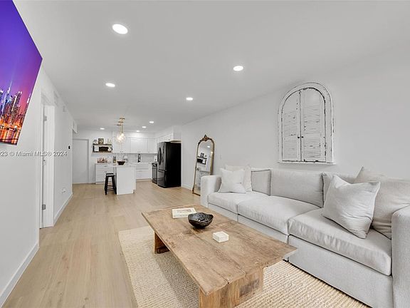 3rd image of 1651 NE 115th St APT 9C