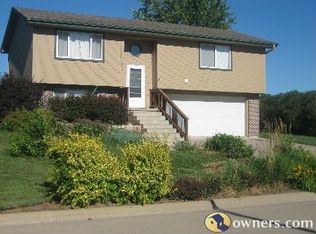 204 Melrose Ave, N Sioux City, SD 57049