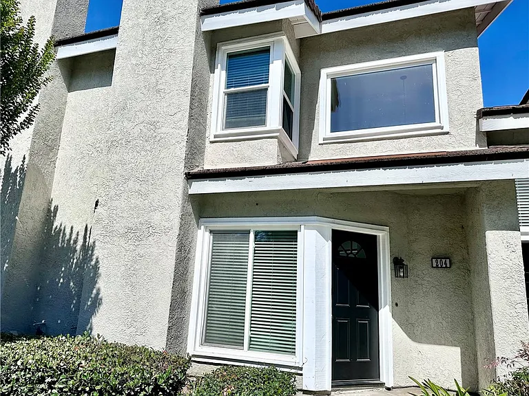 204 Greenmoor — Photo 15