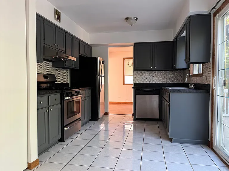 128 Ainslie Dr — Photo 5
