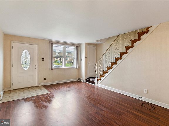 5th image of 238 Spruce St