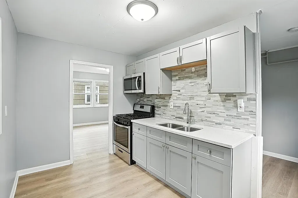 3 bed, 874 sqft, $2,180 — Photo 4