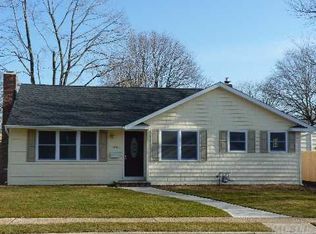 1645 Pinewood Rd, Seaford, NY 11783