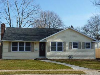 1645 Pinewood Rd, Seaford, NY, 11783