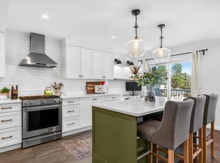 1180 Falcon Dr #205, Coquitlam, BC